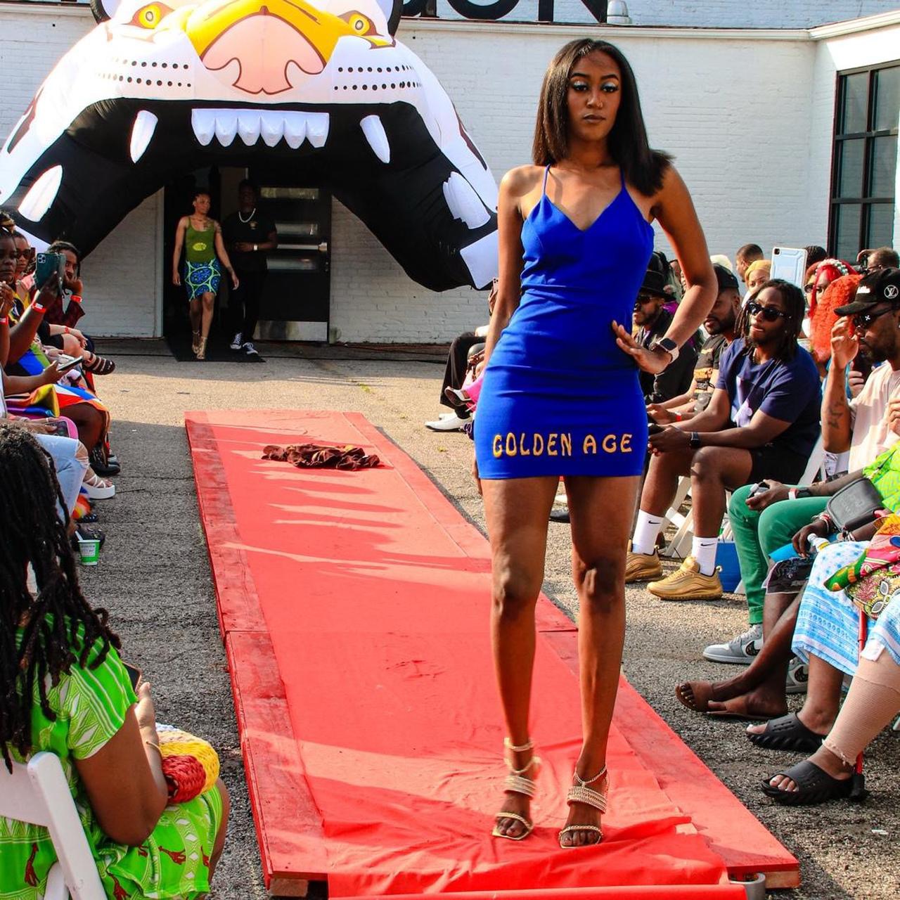 THE GOLDEN ERA RUNWAY MINI (ASSET_005)